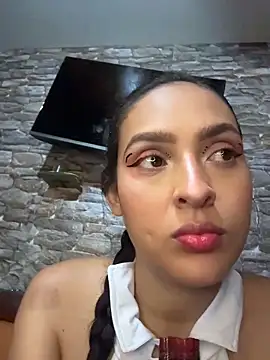 Snapshot of twohornys chatting on 10-18-25, 10:43 twohornys online show from 10-18-25, 10:43