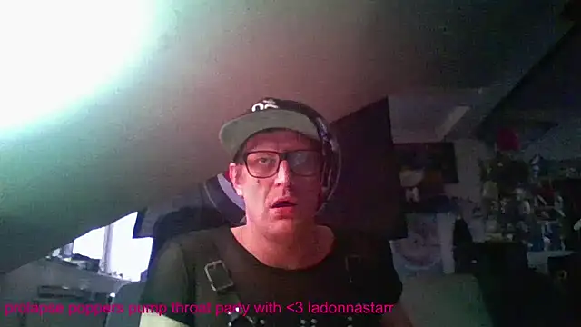 Snapshot of Bigthroaterboy chatting on 12-02-24, 07:03 Bigthroaterboy online show from 12-02-24, 07:03