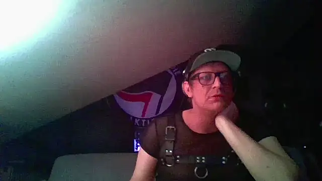 Snapshot of Bigthroaterboy chatting on 12-02-24, 08:55 Bigthroaterboy online show from 12-02-24, 08:55