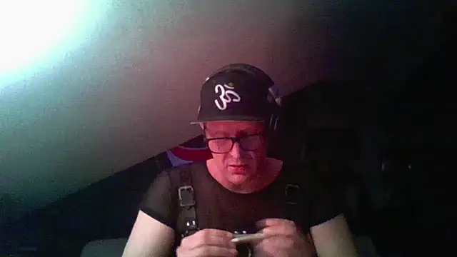Snapshot of Bigthroaterboy chatting on 12-03-24, 11:24 Bigthroaterboy online show from 12-03-24, 11:24