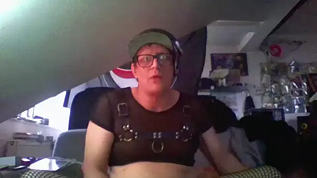Snapshot of Bigthroaterboy chatting on 12-04-24, 11:52 Bigthroaterboy online show from 12-04-24, 11:52