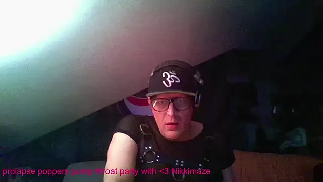 Snapshot of Bigthroaterboy chatting on 12-05-24, 12:19 Bigthroaterboy online show from 12-05-24, 12:19