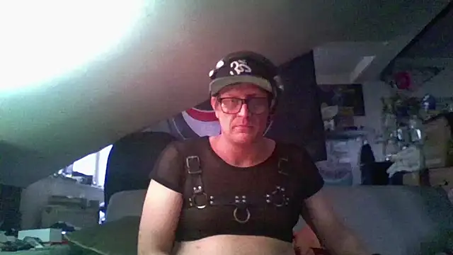 Snapshot of Bigthroaterboy chatting on 12-06-24, 01:33 Bigthroaterboy online show from 12-06-24, 01:33