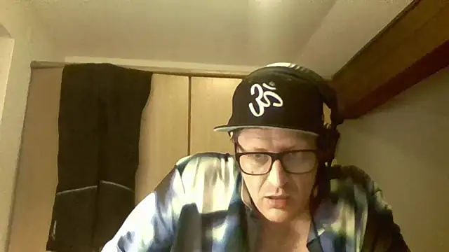 Snapshot of Bigthroaterboy chatting on 12-10-24, 08:49 Bigthroaterboy online show from 12-10-24, 08:49