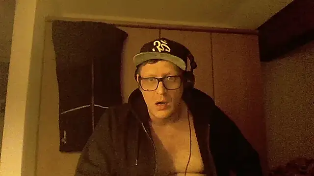 Snapshot of Bigthroaterboy chatting on 12-11-24, 08:18 Bigthroaterboy online show from 12-11-24, 08:18