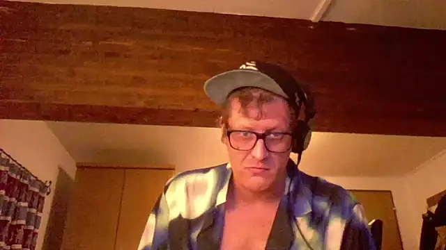 Snapshot of Bigthroaterboy chatting on 12-28-24, 08:36 Bigthroaterboy online show from 12-28-24, 08:36