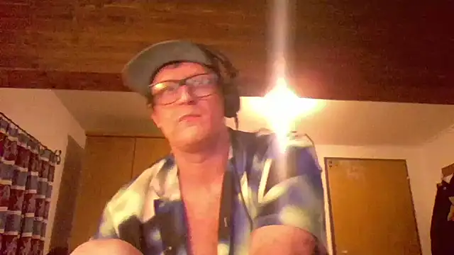 Snapshot of Bigthroaterboy chatting on 12-28-24, 11:37 Bigthroaterboy online show from 12-28-24, 11:37