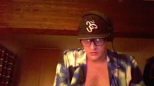 Snapshot of Bigthroaterboy chatting on 01-02-25, 07:07 Bigthroaterboy online show from 01-02-25, 07:07