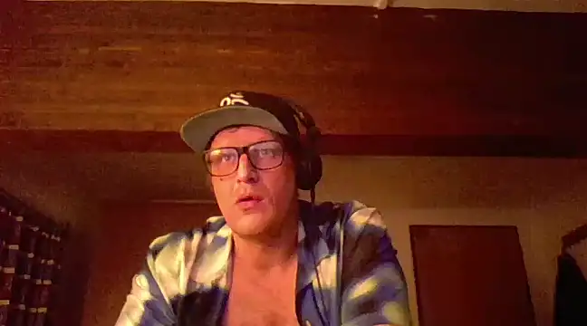 Snapshot of Bigthroaterboy chatting on 01-04-25, 07:13 Bigthroaterboy online show from 01-04-25, 07:13