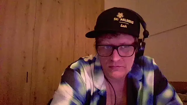 Snapshot of Bigthroaterboy chatting on 01-05-25, 09:47 Bigthroaterboy online show from 01-05-25, 09:47