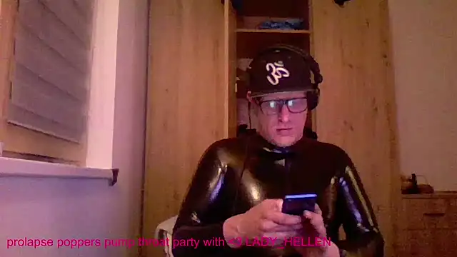 Snapshot of Bigthroaterboy chatting on 01-23-25, 10:44 Bigthroaterboy online show from 01-23-25, 10:44