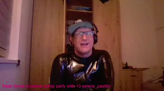 Snapshot of Bigthroaterboy chatting on 01-24-25, 04:48 Bigthroaterboy online show from 01-24-25, 04:48