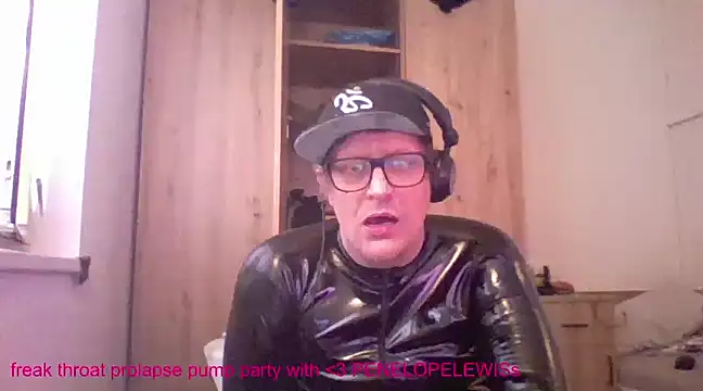Snapshot of Bigthroaterboy chatting on 01-24-25, 07:51 Bigthroaterboy online show from 01-24-25, 07:51