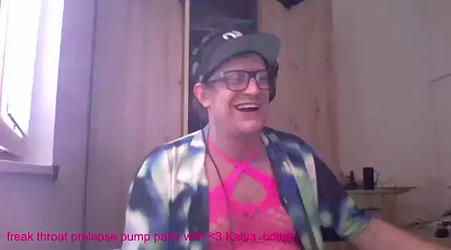 Snapshot of Bigthroaterboy chatting on 01-24-25, 01:57 Bigthroaterboy online show from 01-24-25, 01:57