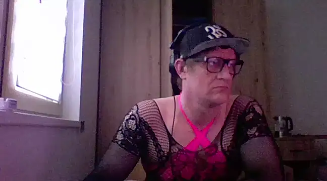 Snapshot of Bigthroaterboy chatting on 01-27-25, 01:52 Bigthroaterboy online show from 01-27-25, 01:52
