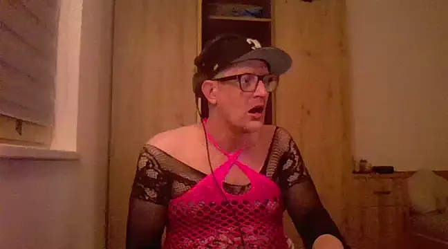 Snapshot of Bigthroaterboy chatting on 02-09-25, 02:17 Bigthroaterboy online show from 02-09-25, 02:17