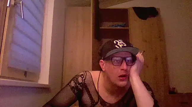 Snapshot of Bigthroaterboy chatting on 02-09-25, 04:40 Bigthroaterboy online show from 02-09-25, 04:40
