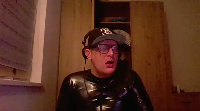 Snapshot of Bigthroaterboy chatting on 02-11-25, 11:12 Bigthroaterboy online show from 02-11-25, 11:12