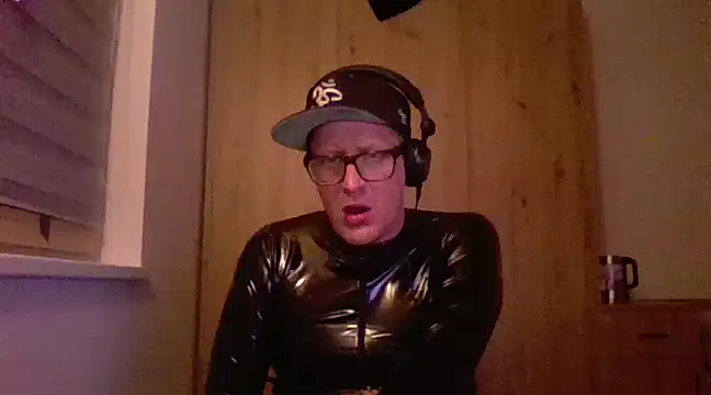 Snapshot of Bigthroaterboy chatting on 02-15-25, 09:48 Bigthroaterboy online show from 02-15-25, 09:48