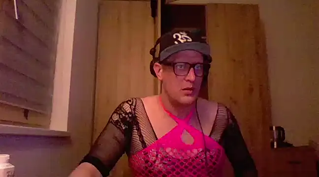 Snapshot of Bigthroaterboy chatting on 02-19-25, 05:27 Bigthroaterboy online show from 02-19-25, 05:27