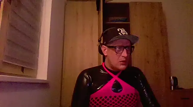 Snapshot of Bigthroaterboy chatting on 02-19-25, 09:03 Bigthroaterboy online show from 02-19-25, 09:03