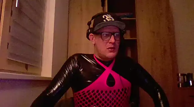 Snapshot of Bigthroaterboy chatting on 02-21-25, 07:43 Bigthroaterboy online show from 02-21-25, 07:43