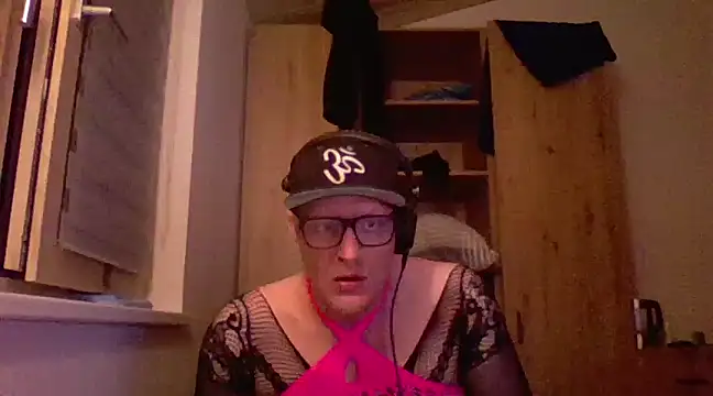 Snapshot of Bigthroaterboy chatting on 02-26-25, 07:16 Bigthroaterboy online show from 02-26-25, 07:16