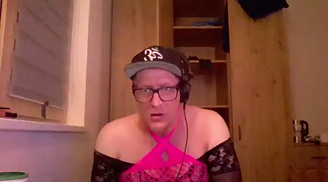 Snapshot of Bigthroaterboy chatting on 03-01-25, 05:09 Bigthroaterboy online show from 03-01-25, 05:09