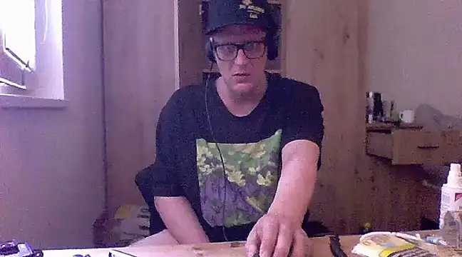 Snapshot of Bigthroaterboy chatting on 03-01-25, 12:12 Bigthroaterboy online show from 03-01-25, 12:12