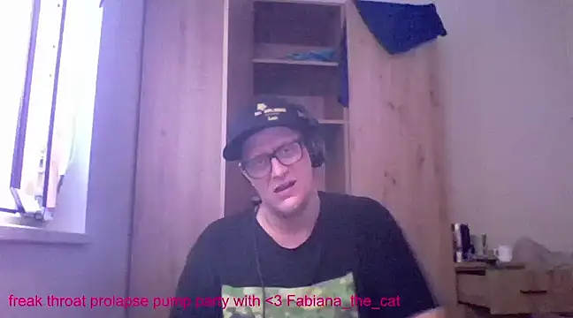 Snapshot of Bigthroaterboy chatting on 03-01-25, 03:16 Bigthroaterboy online show from 03-01-25, 03:16