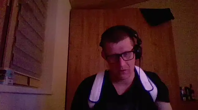 Snapshot of Bigthroaterboy chatting on 03-02-25, 09:43 Bigthroaterboy online show from 03-02-25, 09:43