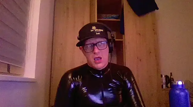Snapshot of Bigthroaterboy chatting on 03-03-25, 03:52 Bigthroaterboy online show from 03-03-25, 03:52