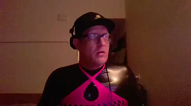 Snapshot of Bigthroaterboy chatting on 03-06-25, 07:10 Bigthroaterboy online show from 03-06-25, 07:10