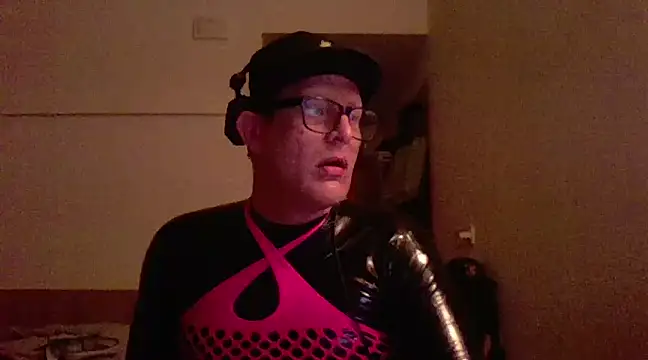 Snapshot of Bigthroaterboy chatting on 03-06-25, 10:15 Bigthroaterboy online show from 03-06-25, 10:15
