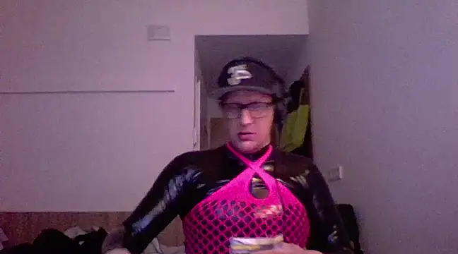 Snapshot of Bigthroaterboy chatting on 03-07-25, 06:57 Bigthroaterboy online show from 03-07-25, 06:57