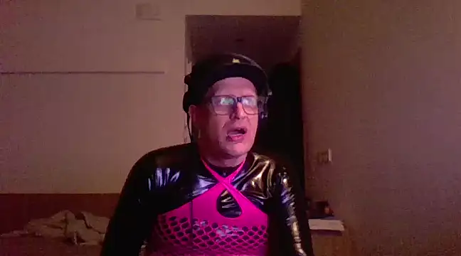 Snapshot of Bigthroaterboy chatting on 03-08-25, 01:28 Bigthroaterboy online show from 03-08-25, 01:28
