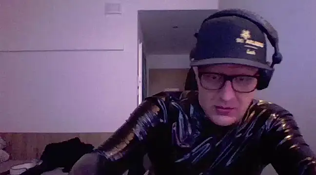 Snapshot of Bigthroaterboy chatting on 03-08-25, 02:51 Bigthroaterboy online show from 03-08-25, 02:51