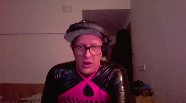 Snapshot of Bigthroaterboy chatting on 03-11-25, 06:21 Bigthroaterboy online show from 03-11-25, 06:21
