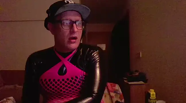 Snapshot of Bigthroaterboy chatting on 03-16-25, 12:01 Bigthroaterboy online show from 03-16-25, 12:01