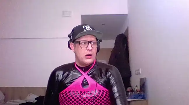 Snapshot of Bigthroaterboy chatting on 03-21-25, 01:56 Bigthroaterboy online show from 03-21-25, 01:56