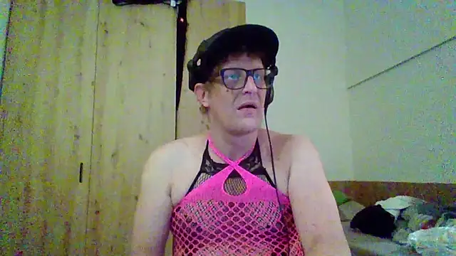 Snapshot of Bigthroaterboy chatting on 09-09-25, 04:23 Bigthroaterboy online show from 09-09-25, 04:23