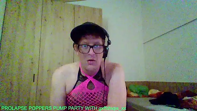 Snapshot of Bigthroaterboy chatting on 09-14-25, 04:11 Bigthroaterboy online show from 09-14-25, 04:11