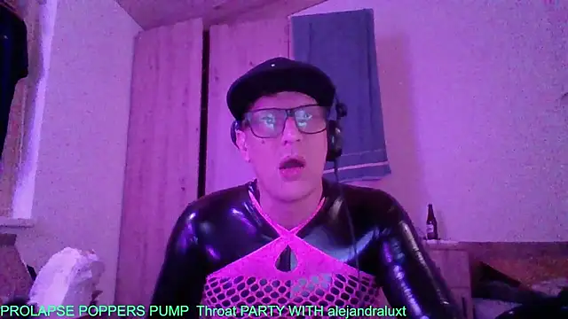 Snapshot of Bigthroaterboy chatting on 10-05-25, 10:18 Bigthroaterboy online show from 10-05-25, 10:18