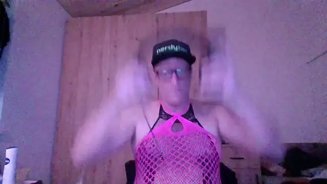 Snapshot of Bigthroaterboy chatting on 10-12-25, 01:43 Bigthroaterboy online show from 10-12-25, 01:43