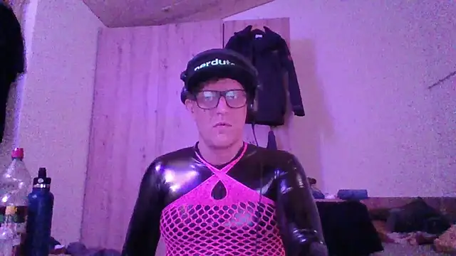 Snapshot of Bigthroaterboy chatting on 10-18-25, 03:42 Bigthroaterboy online show from 10-18-25, 03:42