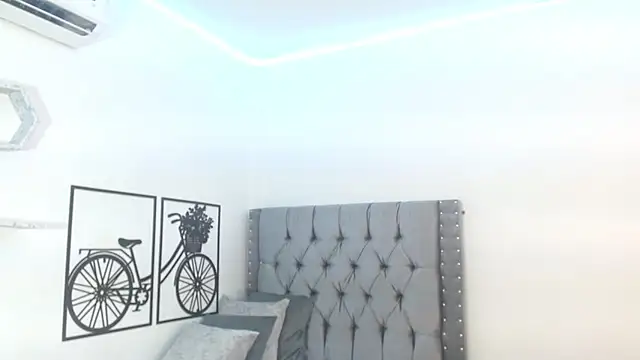 Snapshot of YUSELFI_ROSS_ chatting on 02-05-25, 12:06 YUSELFI ROSS online show from 02-05-25, 12:06