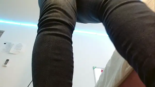 Snapshot of YUSELFI_ROSS_ chatting on 03-19-25, 12:23 YUSELFI ROSS online show from 03-19-25, 12:23