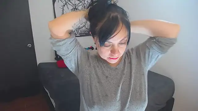 lili peach online show from 04-06-26, 10:00