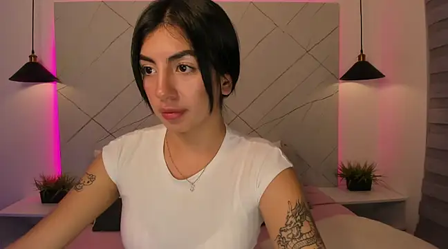 Snapshot of ANTONELLA__ROUSE_ chatting on 02-17-25, 11:31 ANTONELLA ROUSE online show from 02-17-25, 11:31