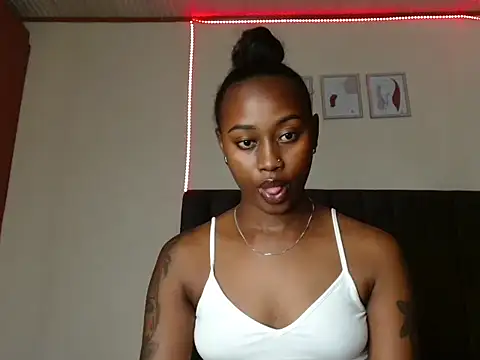 Snapshot of Miss_hot_candy chatting on 01-10-25, 10:39 Miss hot candy online show from 01-10-25, 10:39